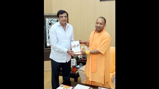 Producer and director KC Bokadia with chief minister Yogi Adityanath at his residence on Tuesday (HT Photo)