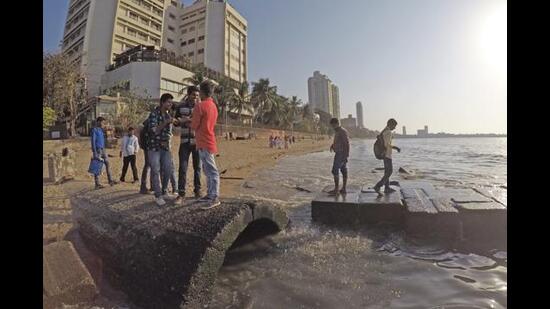 A total of 12 nullahs emptying into Thane and Mahul Creeks will be studied in the eastern suburbs (Pratik Chorge/HT Photo)