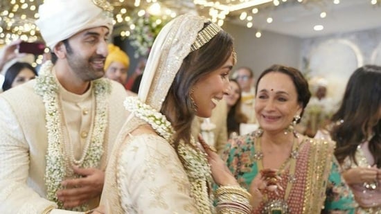 Soni Razdan with Alia Bhatt and Ranbir Kapoor at their wedding.