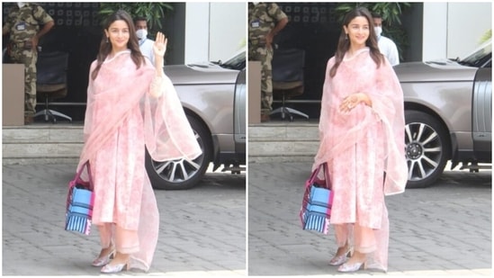 Alia's airport look featured a floral blush pink kurta adorned with spring-inspired print done in a dark pink hue. The kurta also came with long sleeves embroidered with white lace, a loose silhouette for an effortless feel to beat the heat, and a calf-grazing hem length.(HT Photo/Varinder Chawla)