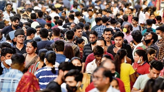 Visitors are seen not wearing face masks at Sarojini Nagar Market, in New Delhi, India, on Sunday, April 17, 2022. (Photo by Sanjeev Verma/Hindustan Times)