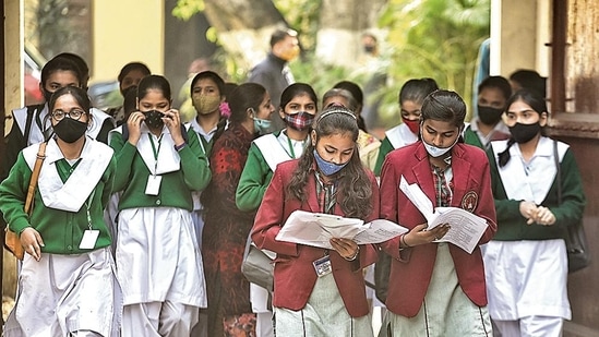 Even as the Delhi Disaster Management Authority (DDMA) plans to deliberate upon the return of the mask mandate in the Capital on Wednesday, some private schools resumed hybrid classes for students in primary classes as a precautionary measure. (Photo by Sanchit Khanna/ Hindustan Times)