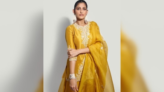 Kubbra Sait captioned her post, "If you have GOOD THOUGHTS they will SHINE out of your face like SUNBEAMS and you will always look LOVELY. - Roald Dahl (I googled his spelling).."(Instagram/@kubbrasait)