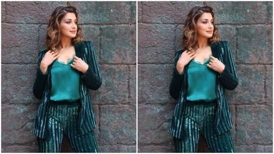 Sonali, for the weekday, chose to go bling in a pantsuit for the pictures.(Instagram/@iamsonalibendre)