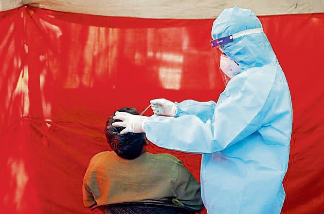 Maharashtra's total number of tests passed the 8 crore mark since the outbreak of the pandemic in March 2020 and reached 8,00,19,353. (File photo)