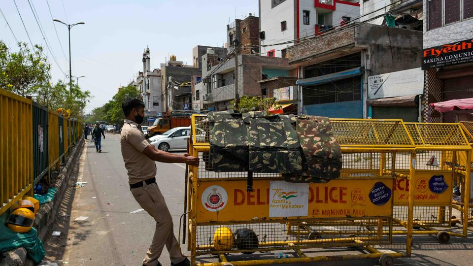 Security forces place barricades at the site of communal clash during a religious procession in Delhi’s Jahangirpuri area. (HT Photo/Amal KS)