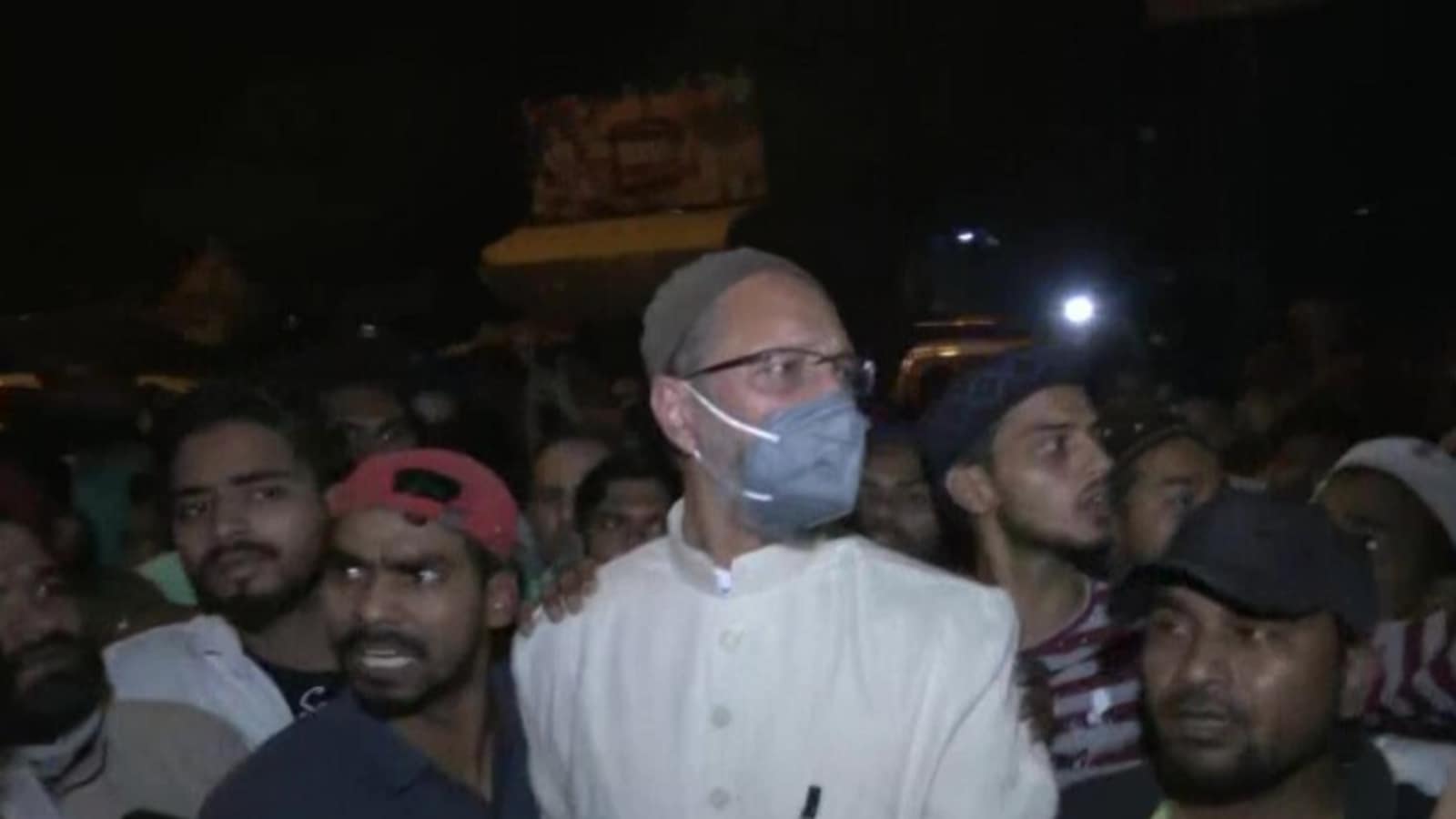 Asaduddin Owaisi, hours after demolition drive, reaches violence-hit Delhi's Jahangirpuri, targets AAP, BJP