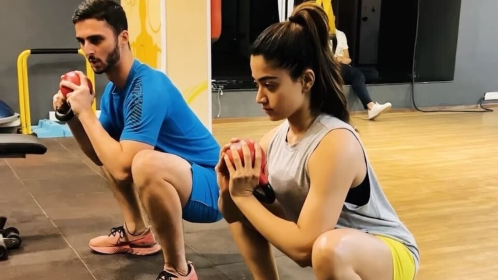 Kriti Sanon Nangi Hot Video - Rashmika Mandanna is killing it at gym with legs and core exercises in new  video | Health - Hindustan Times