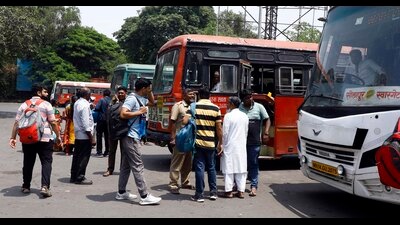 Passengers at Swargate ST stand on Wednesday. (Rahul Raut/HT PHOTO) Passengers at Swargate ST stand on Wednesday. (Rahul Raut/HT PHOTO)