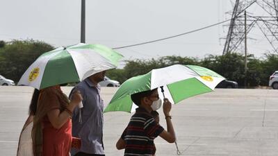 Gurugram, India – April 18, 2022: A family carries umbrellas on a hot summer day in Gurugram, India, on Monday, April 18, 2022. (Photo by Vipin Kumar/ Hindustan Times) (Vipin Kumar/HT PHOTO) Gurugram, India – April 18, 2022: A family carries umbrellas on a hot summer day in Gurugram, India, on Monday, April 18, 2022. (Photo by Vipin Kumar/ Hindustan Times) (Vipin Kumar/HT PHOTO)