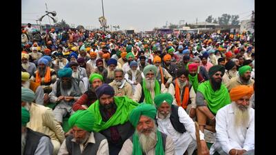 Kisan Sangharsh Committee coordinator Harmanpreet Singh Jeji said the NHAI is offering a meagre price to farmers for their land and they have urged the state government for help in getting higher compensation for their land. The farmers staged a protest seeking higher compensation. (HT File Photo/ Representational image)