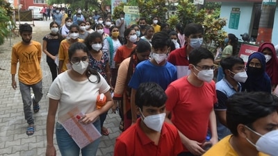 NEET, JEE Main 2022: Age, application number to factor in tie-breaking (HT_PRINT) NEET, JEE Main 2022: Age, application number to factor in tie-breaking (HT_PRINT)