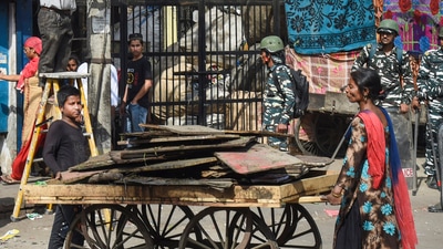 People shift their belongings during a joint anti-encroachment drive by the NDMC, PWD and the police in the violence-hit Jahangirpuri on April 20, 2022.&nbsp; (PTI photo)