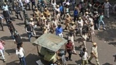 Police and paramilitary personnel keep vigil prior to the anti-encroachment drive in Jahangirpuri, on April 20, 2022.&nbsp; (ANI photo)