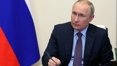 Russia's President Vladimir Putin chairs a meeting. (REUTERS file)
