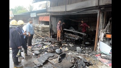 At least 12 shops were gutted in a fire that broke out at Kharadi on Wednesday. (Shankar Narayan/HT PHOTO)