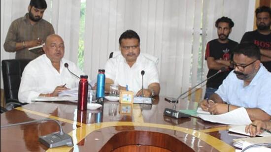 Ludhiana West MLA Gurpreet Singh Gogi holding a review meeting with MC officials, including civic body chief Pradeep Sabharwal, at Zone D office in Sarabha Nagar in Ludhiana on Wednesday. (Harvinder Singh/HT)