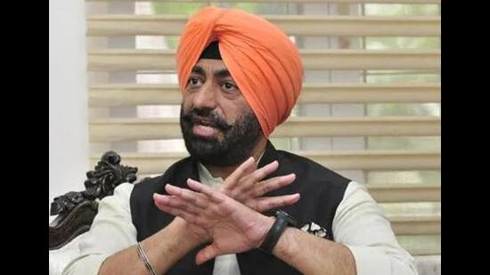 Punjab Congress MLA Sukhpal Singh Khaira, who was formerly with the Aam Aadmi Party, on Wednesday condemned the AAP government’s action against former AAP leader and poet Kumar Vishwas for criticising Delhi CM Arvind Kejriwal. (HT file photo)