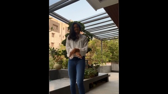 PV Sindhu recreates Thalapathy Vijay s hook steps from Arabic