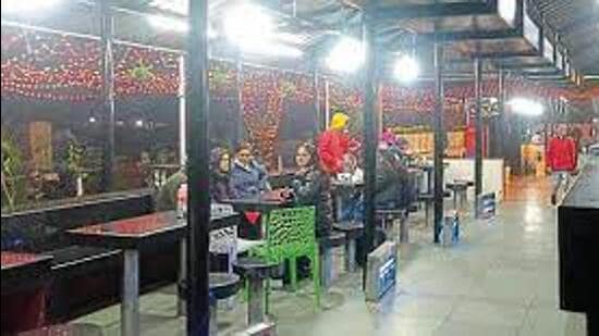 The Panchkula administration has decided to set up similar food courts at four places in the city at a cost of around <span class='webrupee'>₹</span>45 lakh each. (Representative Image/HT File)