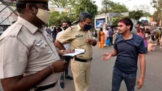 Delhi rolls back is 'masks not mandatory' order and brings back <span class='webrupee'>₹</span>500 fine on those not wearing masks in the public as Covid-19 cases are on the rise in the national capital.&nbsp;