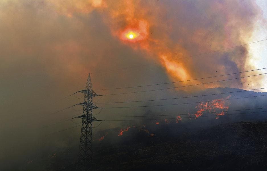 Smoke billows from a fire at the Ghazipur landfill site, in New Delhi, India, on Wednesday, April 20, 2022. (Photo by Ajay Aggarwal/Hindustan Times)