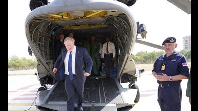 British Prime Minister Boris Johnson leaves an Indian military Chinook helicopter in Ahmedabad after a flight from the JCB factory at Vadodara in Ahmedabad, April 21, 2022 (REUTERS) British Prime Minister Boris Johnson leaves an Indian military Chinook helicopter in Ahmedabad after a flight from the JCB factory at Vadodara in Ahmedabad, April 21, 2022 (REUTERS)