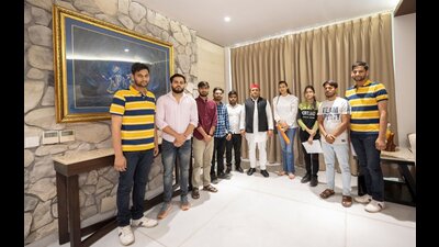 Samajwadi Party (SP) national president Akhilesh Yadav on Thursday met a delegation of medical students who returned from their institutions in Ukraine. After the meeting, Akhilesh said that the students who had returned from Ukraine leaving medical studies midway demanded that the government should arrange practical classes for them in medical colleges in the state. (Sourced)