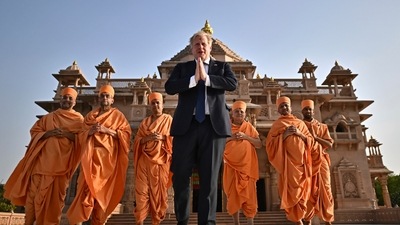 Britain's Prime Minister Boris Johnson poses with priests in front of the Akshardham temple in Gandhinagar on Thursday. (AP) Britain's Prime Minister Boris Johnson poses with priests in front of the Akshardham temple in Gandhinagar on Thursday. (AP)