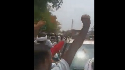 Pro-Pakistan slogans being raised by a group of protesters in Jharkhand's Giridih. (Twitter)