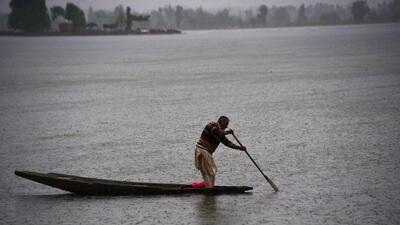 A man rows his boat at Dal Lake during rain in Srinagar on Thursday. (Waseem Andrabi/Hindustan Times) A man rows his boat at Dal Lake during rain in Srinagar on Thursday. (Waseem Andrabi/Hindustan Times)