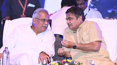 Union minister Nitin Gadkari repeated his promise to upgrade the quality of roads in the country, telling Chhattisgarh on Thursday that it will have roads comparable to the United States of America in five years (Twitter/bhupeshbaghel) Union minister Nitin Gadkari repeated his promise to upgrade the quality of roads in the country, telling Chhattisgarh on Thursday that it will have roads comparable to the United States of America in five years (Twitter/bhupeshbaghel)