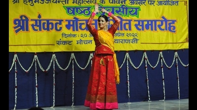 Artists performing in Sankatmochan Sangeet Samaroh at Lord Sankatmochan Temple, Varanasi. (Rajesh Kumar/HT)