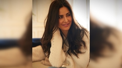 Katrina Kaif's smile can make millions of hearts melt. She gets captured candidly in her cosy aesthetic home whilst sitting on her couch. (Instagram/@katrinakaif)