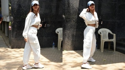Meanwhile, Malaika got into a car accident on the Mumbai-Pune highway on April 2, following which she was immediately taken to the Apollo hospital for treatment. On April 3, the star got discharged from the hospital and was brought home by her boyfriend, Arjun Kapoor. (HT Photo/Varinder Chawla) Meanwhile, Malaika got into a car accident on the Mumbai-Pune highway on April 2, following which she was immediately taken to the Apollo hospital for treatment. On April 3, the star got discharged from the hospital and was brought home by her boyfriend, Arjun Kapoor. (HT Photo/Varinder Chawla)