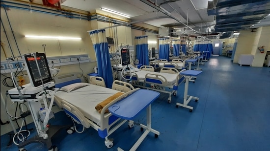 Thane Municipal Corporation is prepared with beds and oxygen supply at Parking Plaza Covid Centre in Thane. TMC has over 4,000 Covid beds in case of a probable fourth wave. (PRAFUL GANGURDE/HT PHOTO)
