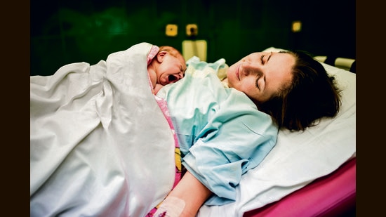 Beautiful baby girl few minutes after the birth lying on her mother, skin to skin contact (Shutterstock)