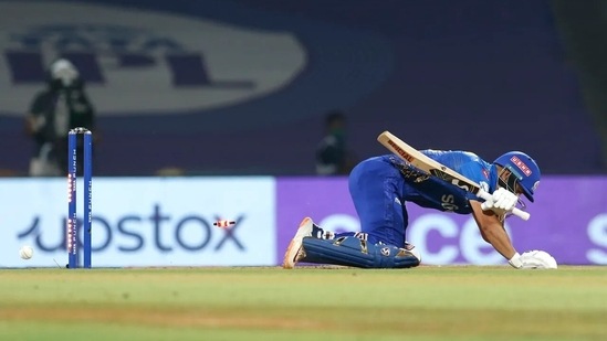 CSK pacer Mukesh Choudhary sends Ishan Kishan crashing on ground with unplayable yorker(IPL)