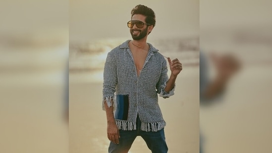 Meanwhile, Gowtam Tinnanuri has directed Jersey. The film is the remake of a 2019 Telugu film of the same title, which starred Nani in the lead role. Gowtam has directed both the original and the Hindi remake. Shahid plays the role of Arjun Talwar, a talented but failed cricketer in Jersey.(Instagram/@shahidkapoor)