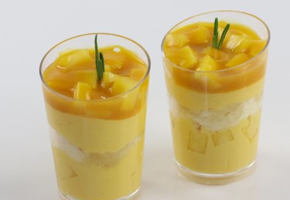 Mango dessert glass