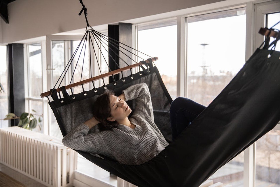 Sleeping for less than 30 minutes, offers a variety of benefits from reduced blood pressure, improved attentiveness to a boost in mood. (Pexels)