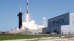 SpaceX hat seit 2019 rund 2.000 Starlink-Satelliten in eine erdnahe Umlaufbahn gebracht.