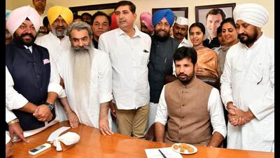 Amarinder Singh Raja Warring taking charge as the Punjab Congress president in Chandigarh on Friday. Former CM Charanjit Singh Channi, CLP leader Partap Singh Bajwa and PPCC working president Bharat Bhushan Ashu are also seen. (Ravi Kumar/HT)
