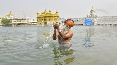 Sikh devotees were seen taking a bath in the sacred pond on the occasion of the birth anniversary of Guru Teg Bahadur at the Golden Temple. (HT Photo/Sameer Sehgal) Sikh devotees were seen taking a bath in the sacred pond on the occasion of the birth anniversary of Guru Teg Bahadur at the Golden Temple. (HT Photo/Sameer Sehgal)