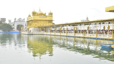 Devotees waited in queues to pay obeisance at the Golden Temple as part of the 400th birth anniversary celebrations of Guru Tegh Bahadur. (HT Photo/Sameer Sehgal) Devotees waited in queues to pay obeisance at the Golden Temple as part of the 400th birth anniversary celebrations of Guru Tegh Bahadur. (HT Photo/Sameer Sehgal)