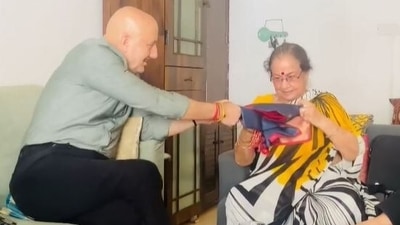 Anupam Kher shared a new video featuring his mother Dulari Kher.
