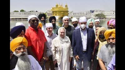 A delegation of US lawmakers at the Golden Temple in Amritsar. (HT PHOTO) A delegation of US lawmakers at the Golden Temple in Amritsar. (HT PHOTO)
