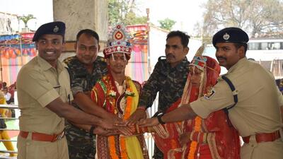 The two former Maoists married at the Kalahandi police reserve campus. The two former Maoists married at the Kalahandi police reserve campus.
