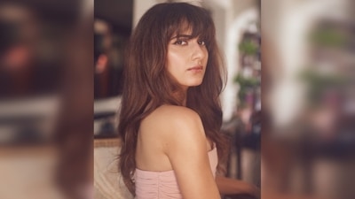 Fatima Sana Shaikh earlier donned a nude pink co-ord set that comprises a bandeau top and trousers. (Isntagram/@fatimasanashaikh) Fatima Sana Shaikh earlier donned a nude pink co-ord set that comprises a bandeau top and trousers. (Isntagram/@fatimasanashaikh)