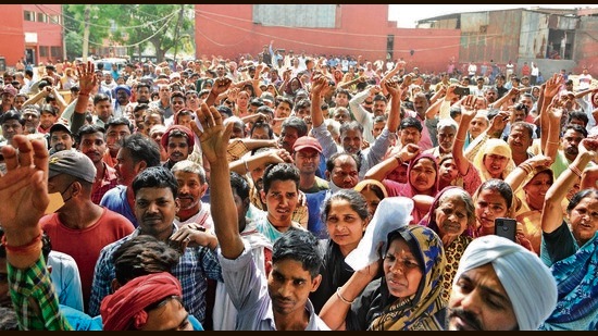 Residents protesting against the Chandigarh administration’s decision to demolish Colony Number 4. (Keshav Singh/HT)